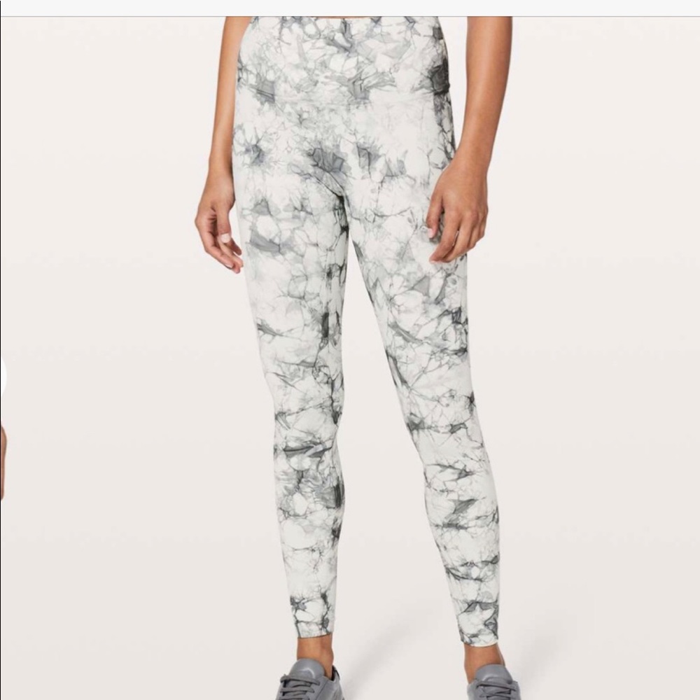 Lululemon marble legging size 6 great condition!